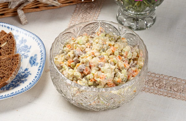 Оливье с копченой курицей