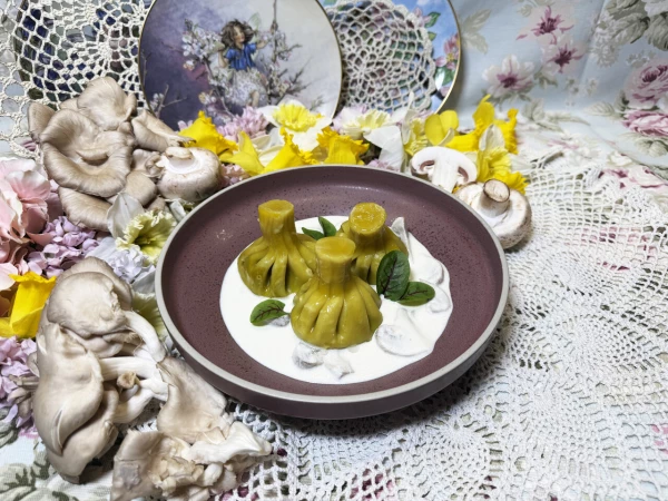 Хинкали с грибами со сливочно-грибным соусом