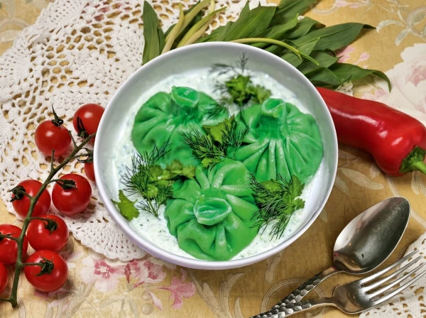 Зелёные хинкали с бараниной и соусом Дзадзики (3 шт)