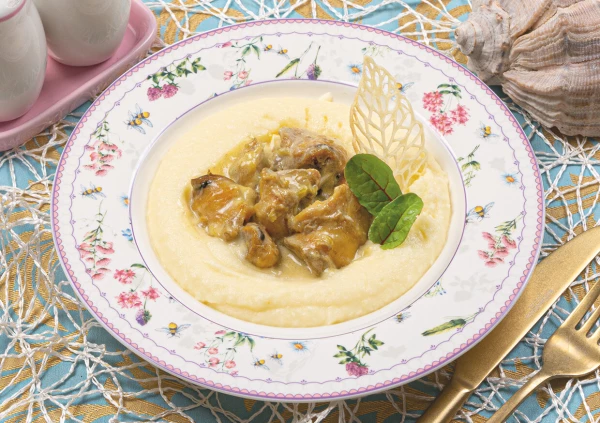 Рапаны по-строгановски с картофельно-сырным пюре