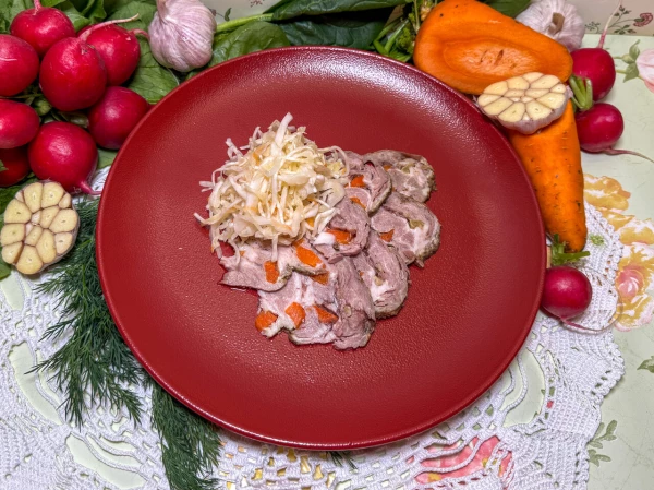 Буженина из свиной шеи с соленой капустой