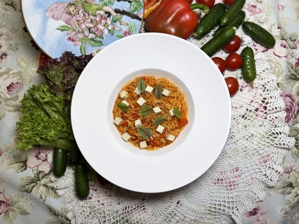 Паста орзо с печёным перцем и томатами