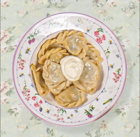 Вареники с картофелем и грибами, с домашней сметаной