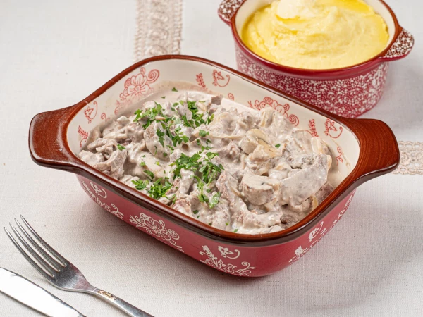 Бефстроганов из говядины с шампиньонами