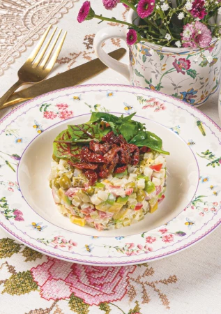 Оливье с авокадо и вяленными томатами