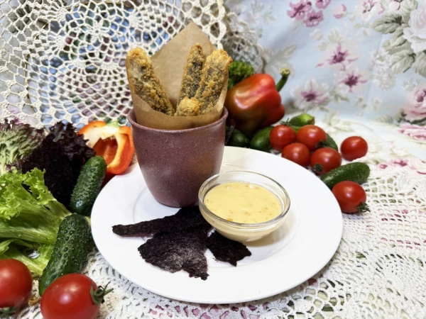 Хрустящие панированные "рыбки" из тофу в листьях нори и постный майонез кимчи