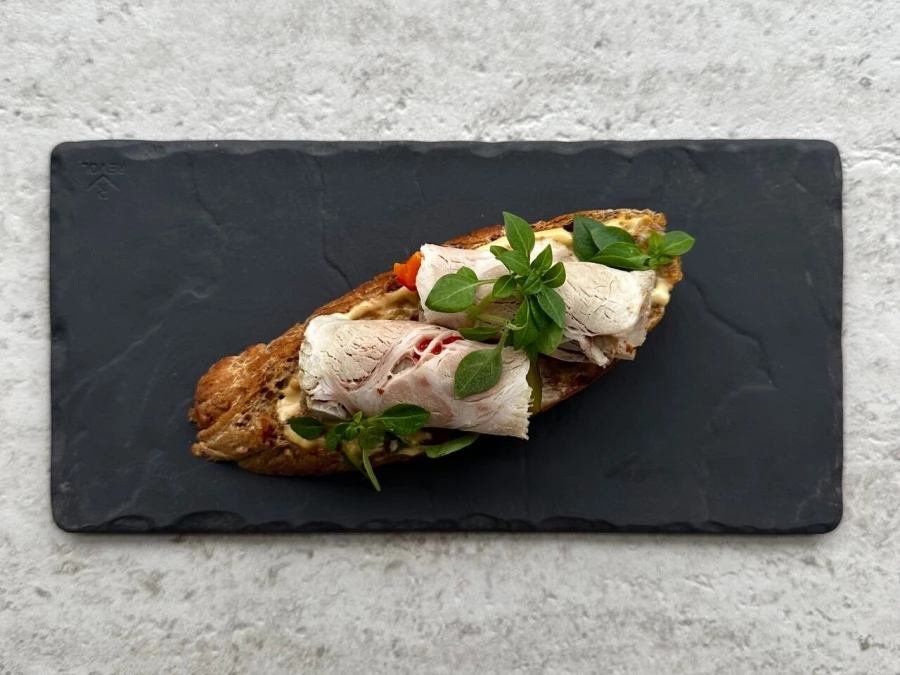 Брускетта с бужениной