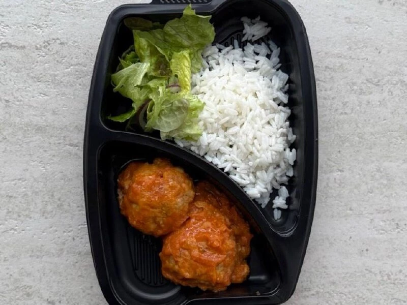 Тефтели в томатном соусе с рисом