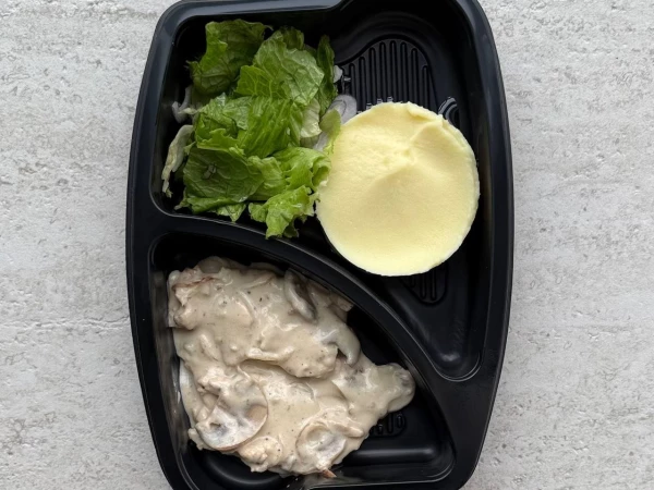 Куриное филе с грибами и пюре