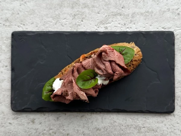 Брускетта с говядиной