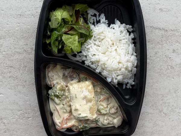 Филе минтая с овощами и рисом