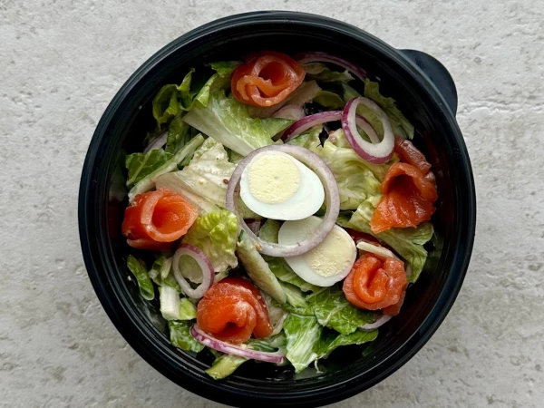 Салат с лососем