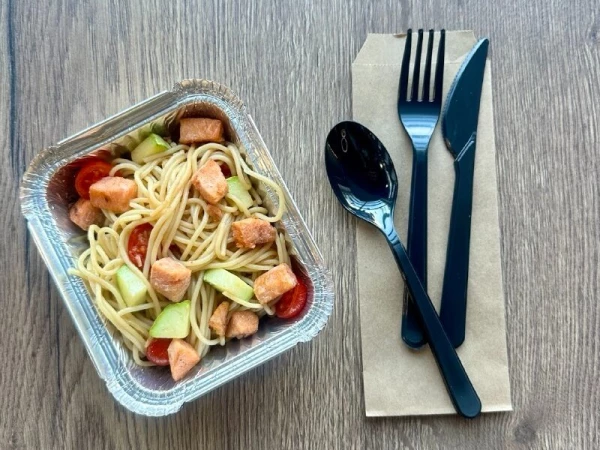 Спагетти с форелью и цукини