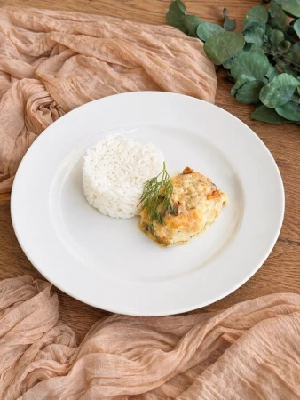 Филе минтая с овощами и рисом