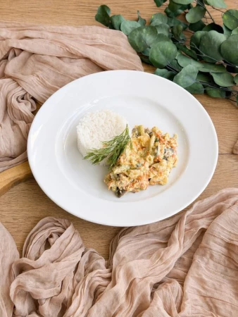 Минтай запеченный с грибами с рисом