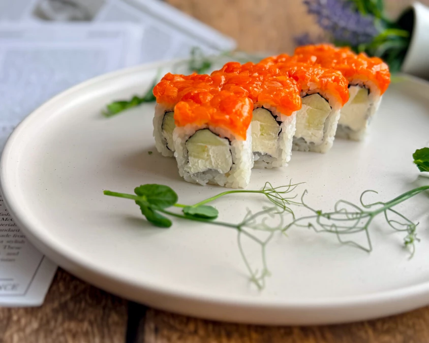 ролл Филадельфия с рубленым лососем