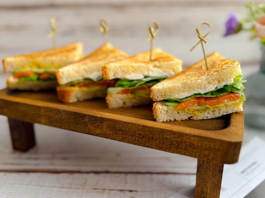 Мини-сэндвичи с лососем