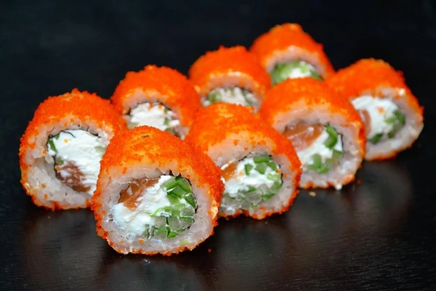 ролл Калифорния с лососем