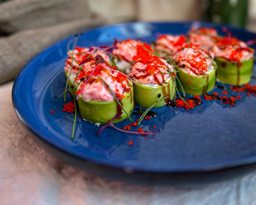 Фреш-ролл с креветками и манго