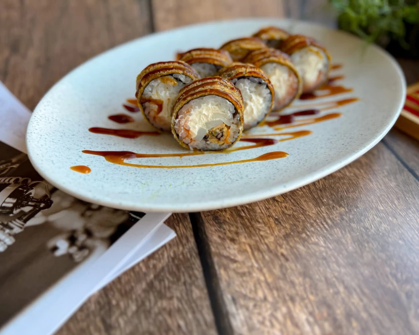 Темпура-ролл с кальмаром и мидиями