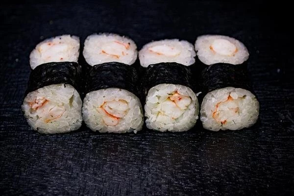 Маки-ролл с тигровыми креветками