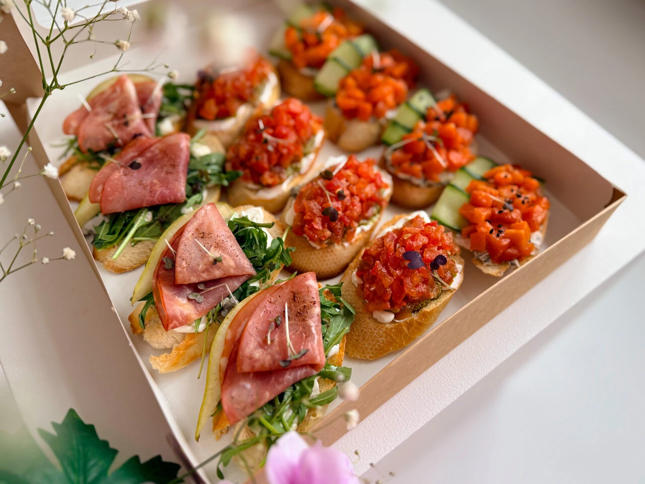 Кростини с грушей и Горгонзолой