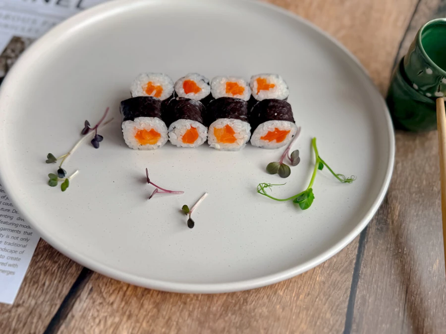 Маки-ролл с лососем