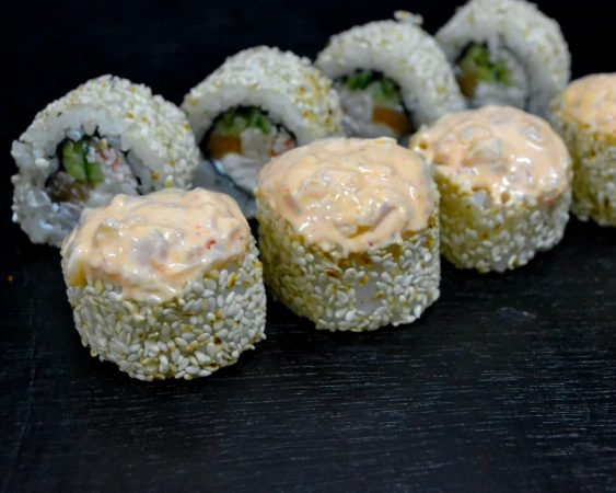 Спайси-ролл с лососем