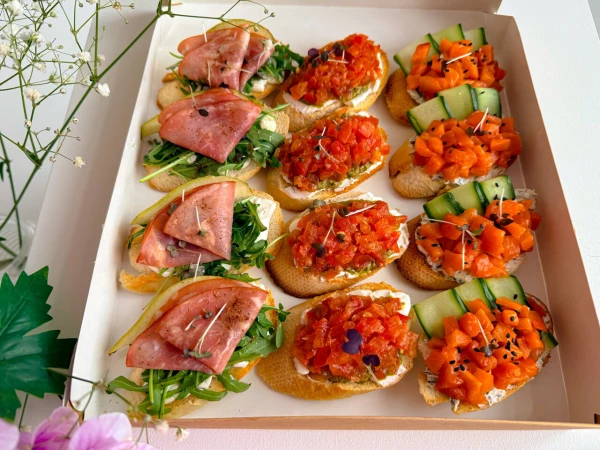 Гастро-бокс кростини