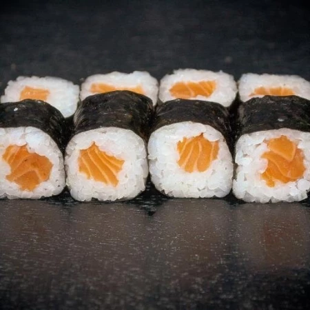 Маки-ролл с лососем