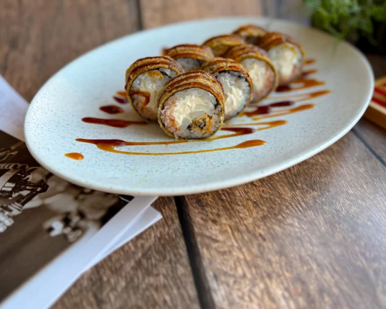 Темпура-ролл с кальмаром и мидиями