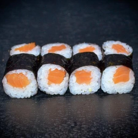 Маки-ролл с копченым лососем