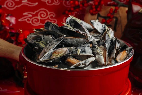 Мидии в сливочном соусе с сельдереем