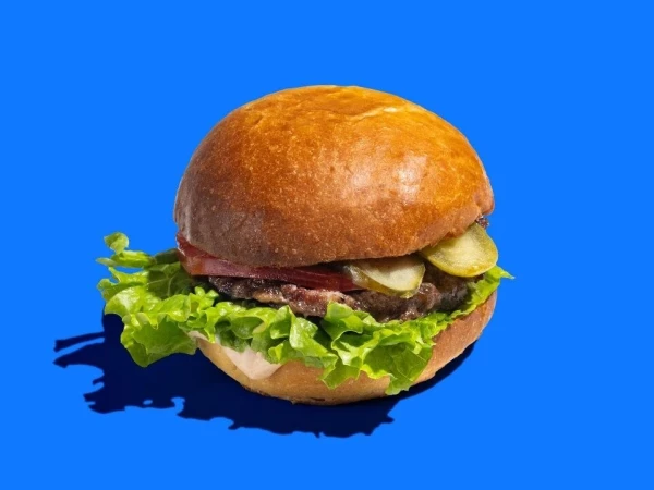 ГАМБУРГЕР  С ГОВЯЖЕЙ КОТЛЕТОЙ 