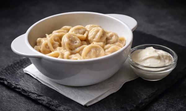 Пельмени со сметаной