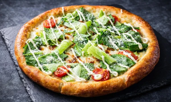 Пицца "Цезарь с курицей"