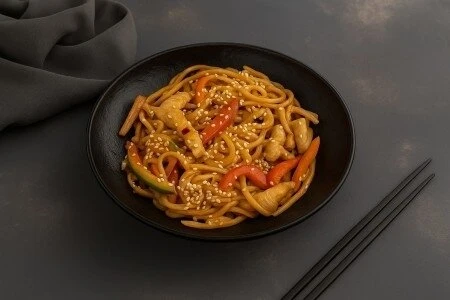 WOK удон с лососем