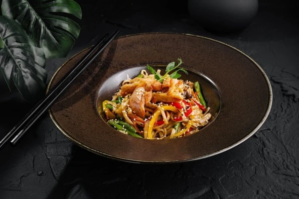 WOK удон с курицей 