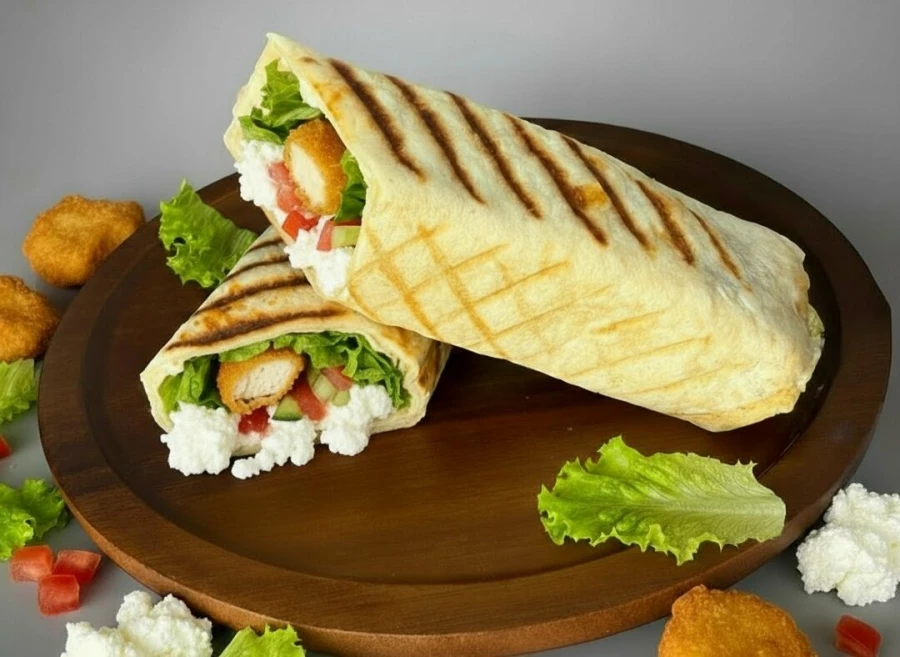 Тортилья с наггетсами