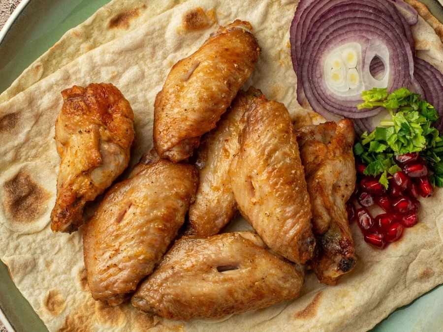Куриные крылья с соусом барбекю