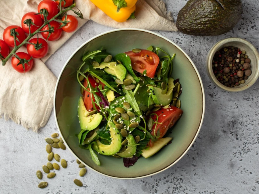 Салат с авокадо