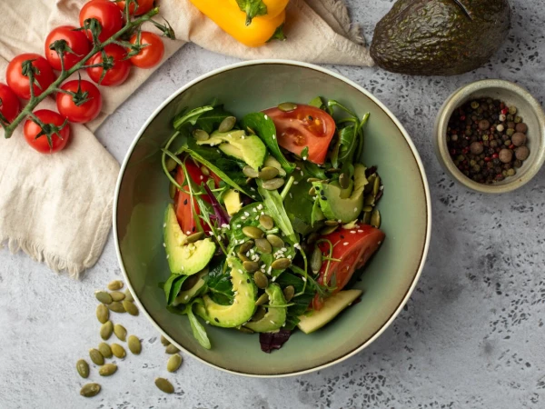 Салат с авокадо