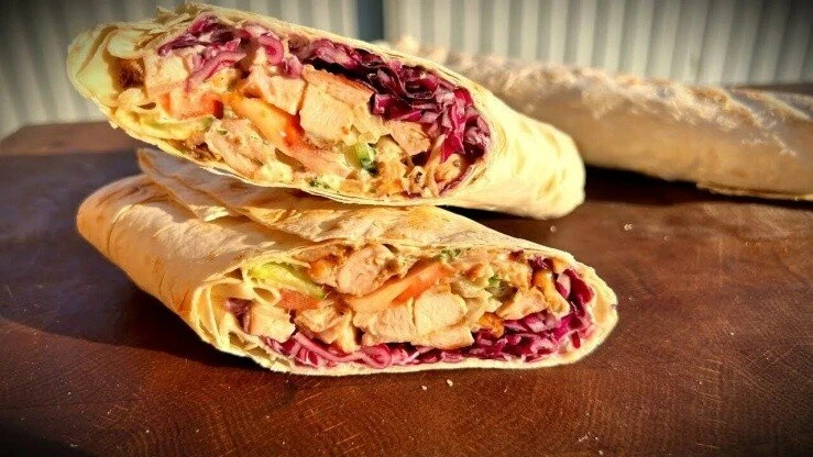 Шаурма с курицей и луком 