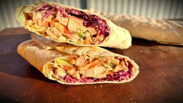 Шаурма с курицей и луком 