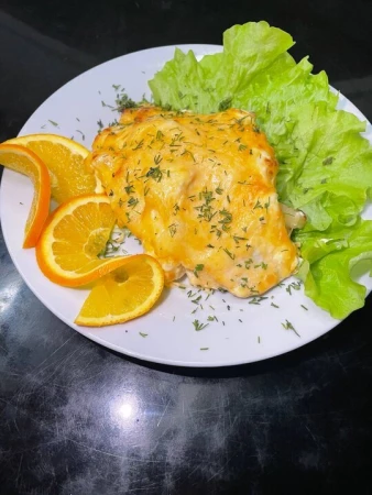 Куриное филе с ананасом под сыром с апельсином 