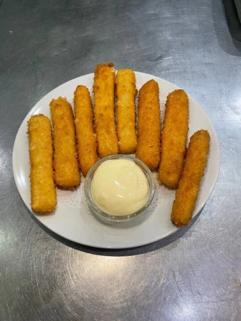 Сырные палочки с чесночным соусом