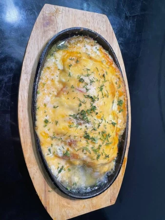 Язык запечённый с картофелем и грибами