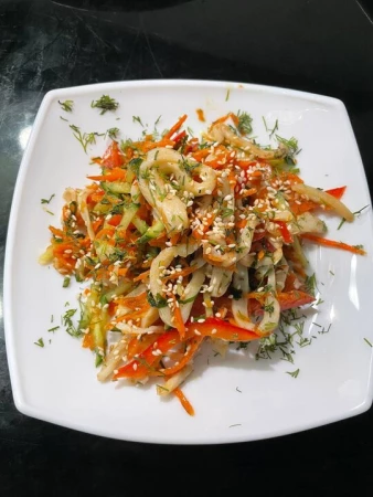 Салат с кальмарами