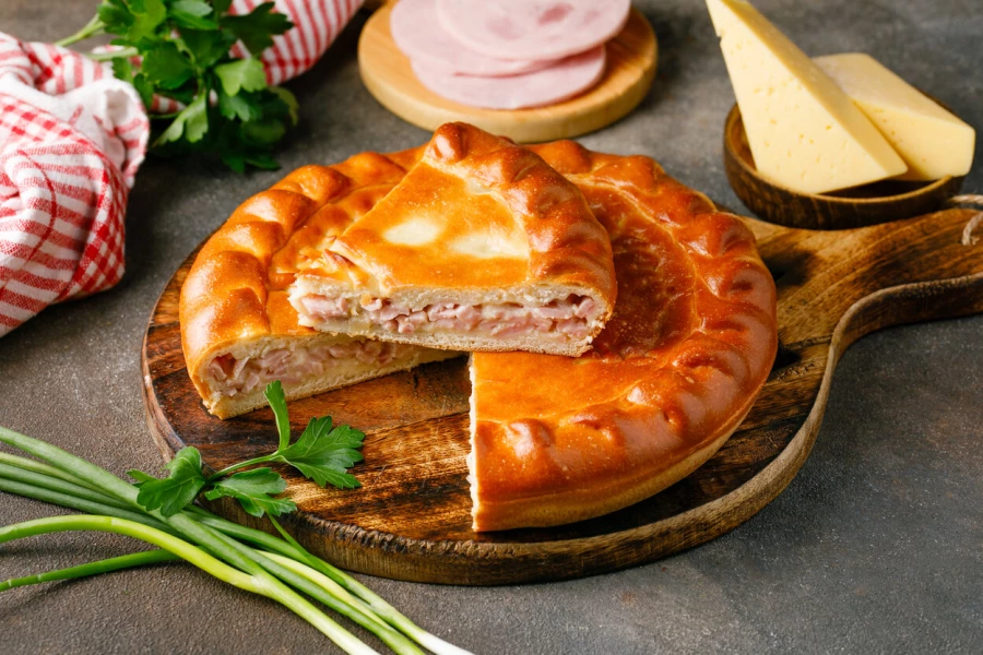 Пирог с ветчиной и сыром