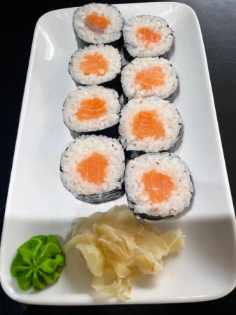 Ролл с лососем